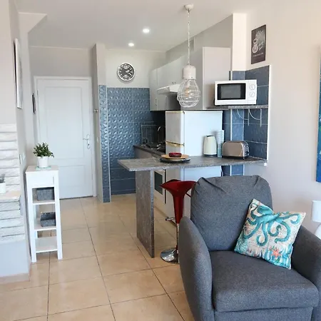 Ocean View Deluxe דירה